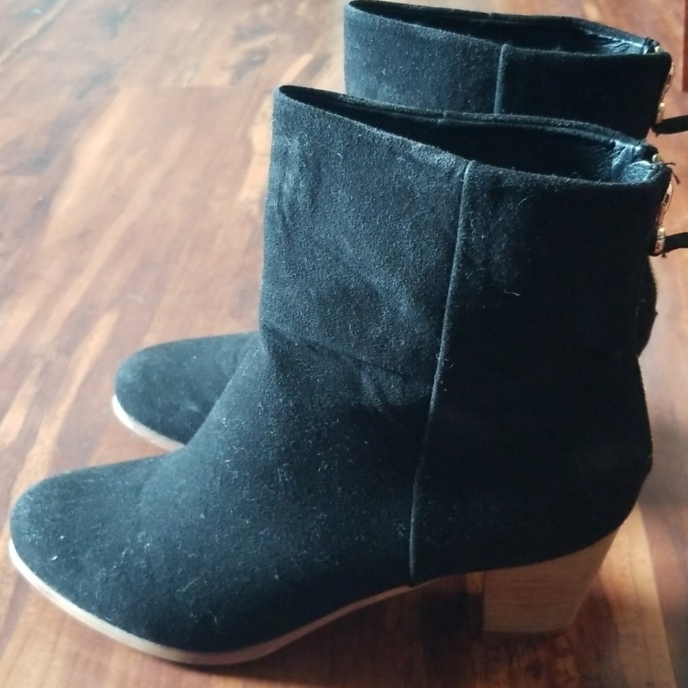 Boots - Picture 2 of 4